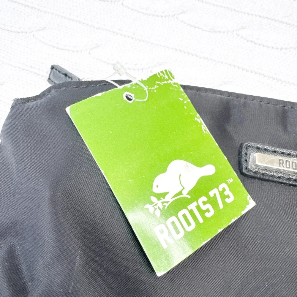 Roots 73‎ Cosmetic Pouch Unisex One Size Black Solid Zip Travel Toiletry Bag